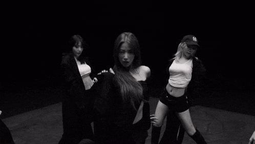 Le Sserafim Black GIF