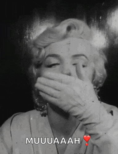 Marilyn Monroe Mua GIF