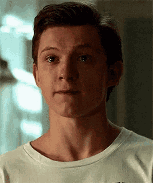 Ojitos Mentirosos Tom Holland GIF