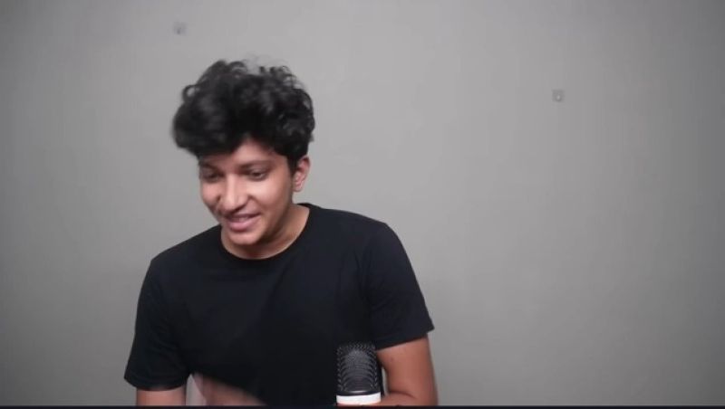 Apavi Pichakaran Mari Eruken Tamil Meme Template