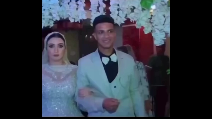 Beech Me Ghusne ki Gandi Adaat Hai Meme Template